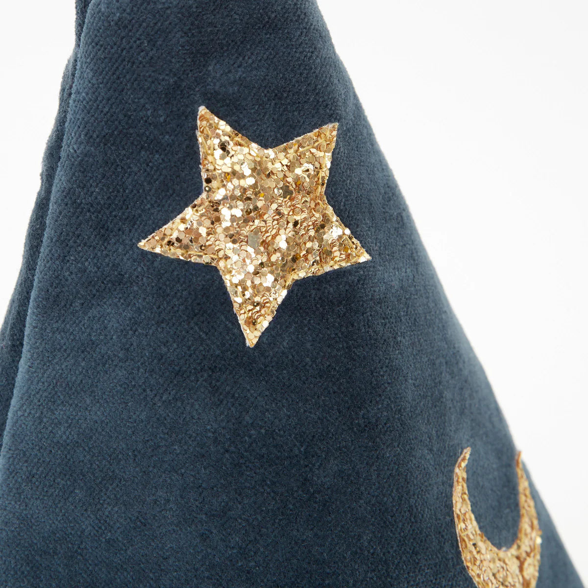 pointed blue hat