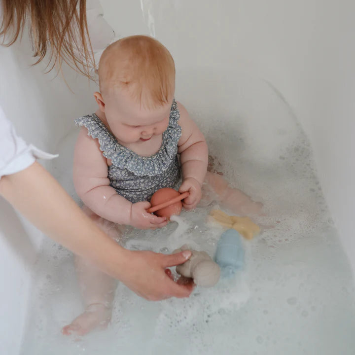space mold free bath play set